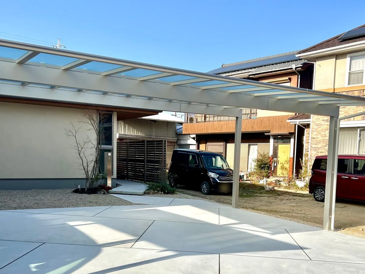目地のデザインで、駐車場に「動き」を